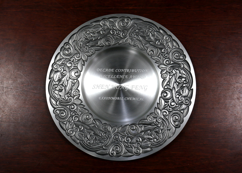 明日控股員工沈紅鋒榮獲埃克森美孚&ldquo;十年卓越貢獻(xiàn)獎&rdquo;