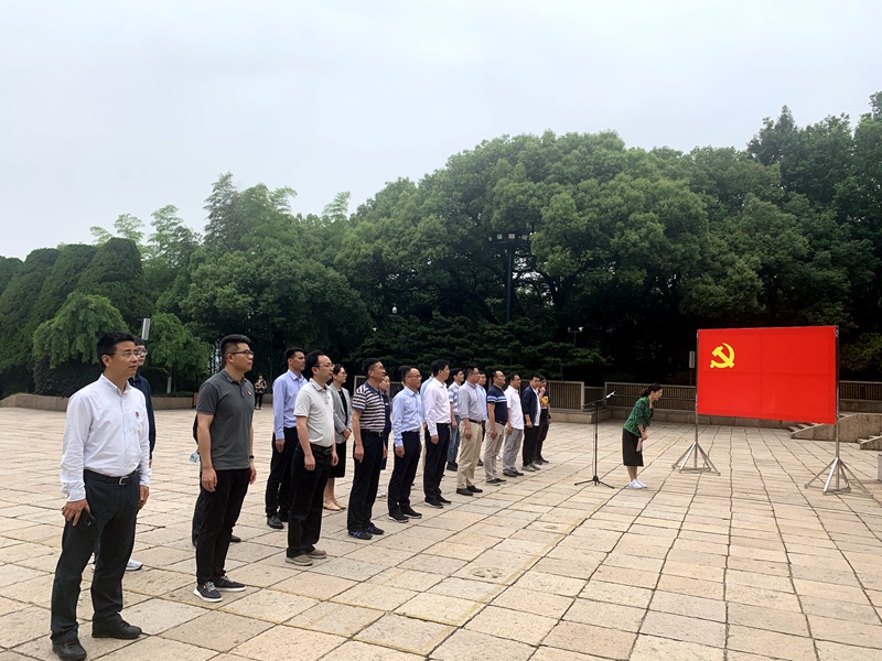 集團第一支部與浙農(nóng)華貿(mào)黨支部聯(lián)合開展&ldquo;學黨史牢記使命 祭英烈傳承精神&rdquo;主題黨日活動