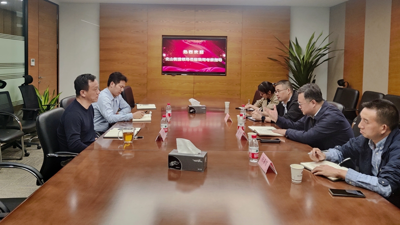 北山街道黨工委副書記、辦事處主任陳曄一行到訪西湖小貸