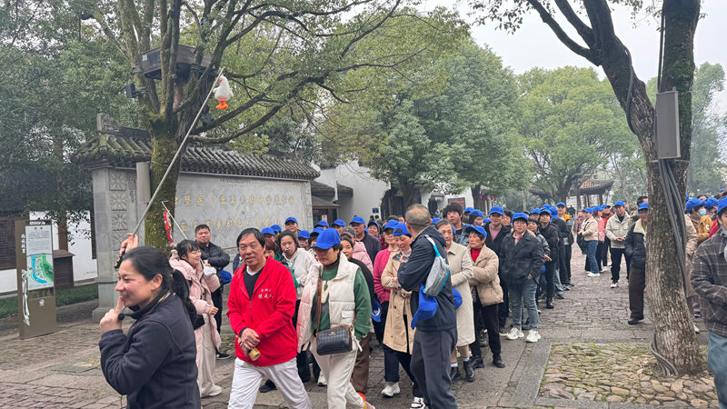 浦江農(nóng)批市場(chǎng)組織商戶開(kāi)展&ldquo;春風(fēng)相伴 安全同行&rdquo;踏春活動(dòng)