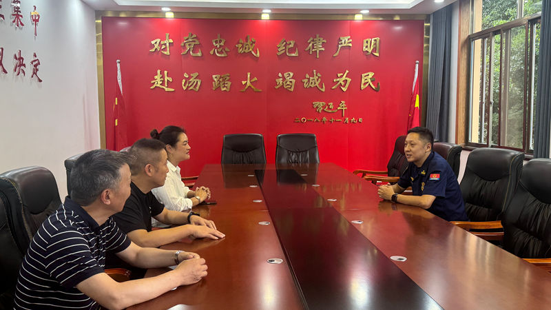 浦江農(nóng)批市場(chǎng)開展“八一”擁軍慰問活動(dòng)