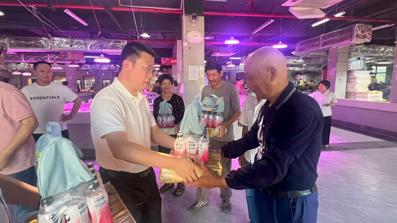 浙農(nóng)市集開展“夏日送清涼”慰問活動(dòng)